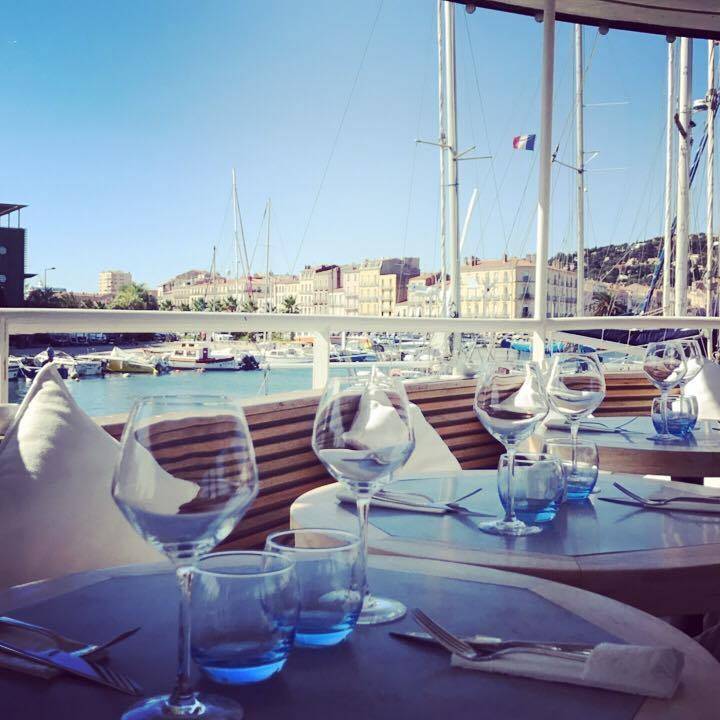 manger a bord d'un bateau à Sète 